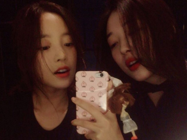 Tunjukkan Keakraban Lewat Foto Instagram, Ex-Member KARA dan F(x) Ini Seperti Kembar?
