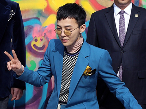 Foto Senyum Hingga Aegyo G-Dragon di Markas Militer Justru Bikin Fans Khawatir