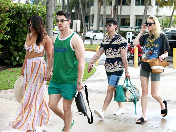 Double Date Nick Jonas dan Joe Jonas di Miami, Sekaligus Syuting Musik Video Terbaru Jonas Brothers?