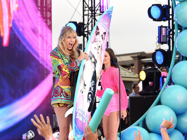Taylor Swift Dapat Penghargaan Khusus di Teen Choice Awards 2019