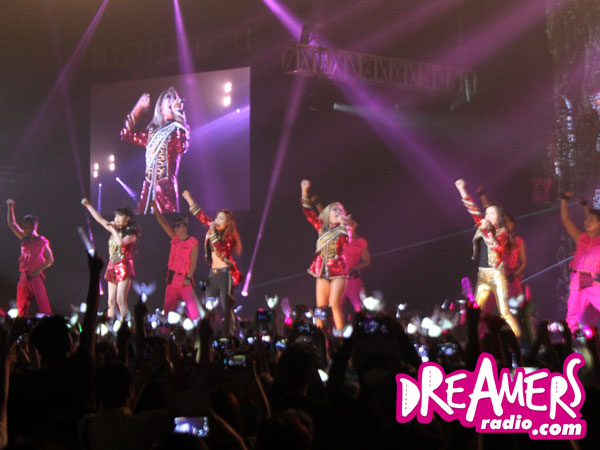 2NE1 Berikan Hadiah Spesial Pada Penggemar di Jakarta!
