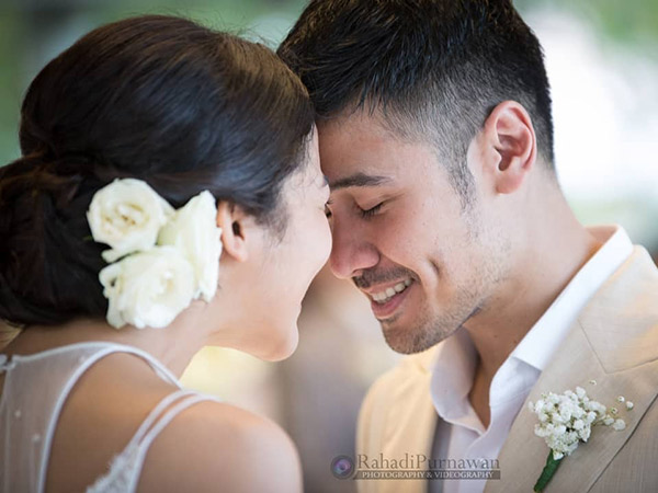 Happy Wedding, Intip Foto-foto Pernikahan Sakral nan Romantis Chicco Jerikho dan Putri Marino!