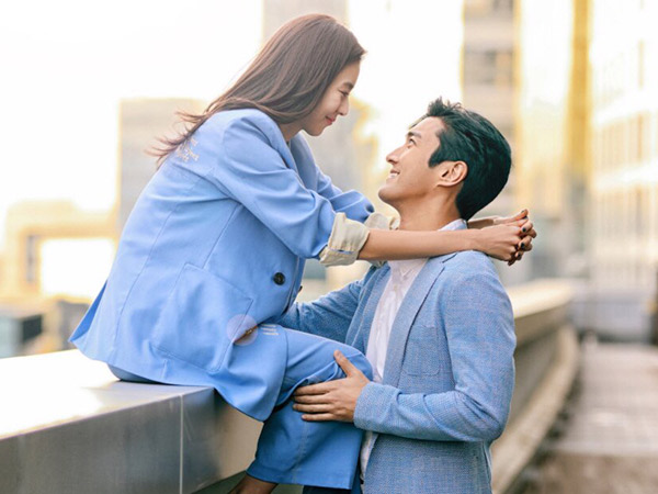 Siwon dan UEE Penuh Cinta dan Emosi dalam Foto Teaser Drama Terbaru