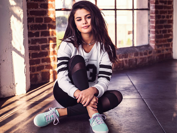 Tak Betah Menjomblo, Selena Gomez Minta Carikan Pacar Lewat Siaran Radio