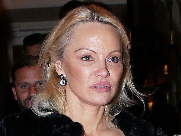 Hampir Tak Bisa Dikenali, Pamela Anderson Lakukan Operasi Plastik?
