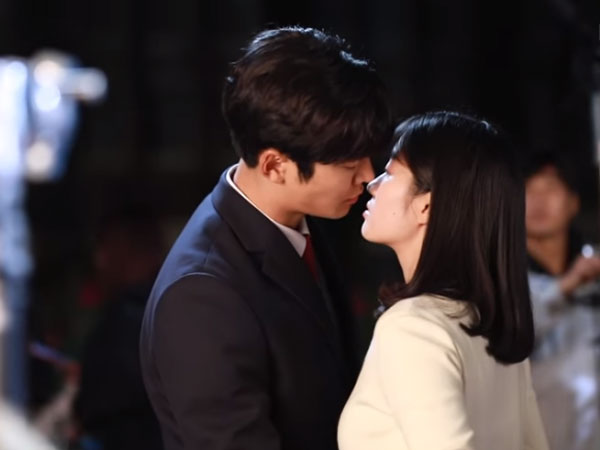 Intip Momen Di Balik Layar Adegan Ciuman Pertama Rowoon dan Kim Hye Yoon di 'Extraordinary You'