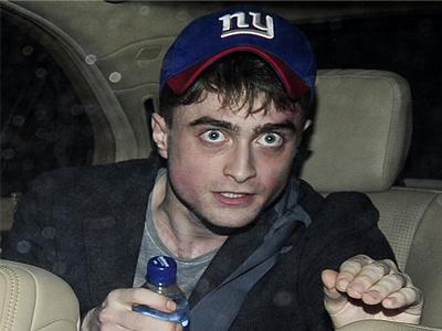 Tampil Berantakan, Daniel Radcliffe Disangka Mabuk