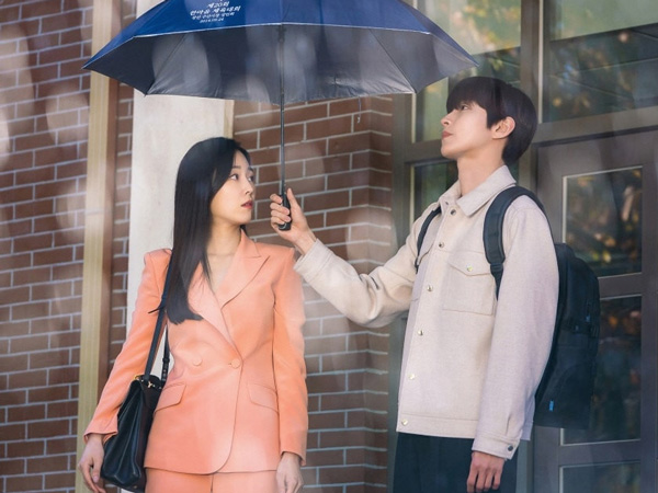 Hwang In Yeop dan Seo Hyun Jin Mulai Tunjukkan Hubungan Mendebarkan di Why Her?