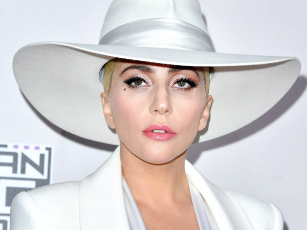 Kejutkan Netizen, Lady Gaga Akui Tengah Mengidap Gangguan Kejiwaan