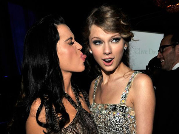 Katy Perry Kasih Hadiah Untuk Taylor Swift, Sudah Baikan?