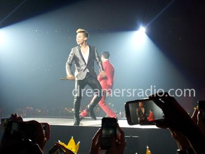 Aksi Seru G-Dragon dan T.O.P dalam Konser di Jakarta