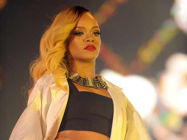 Wow, Rihanna akan Syuting Video Musik Barunya di Dua Benua Sekaligus?