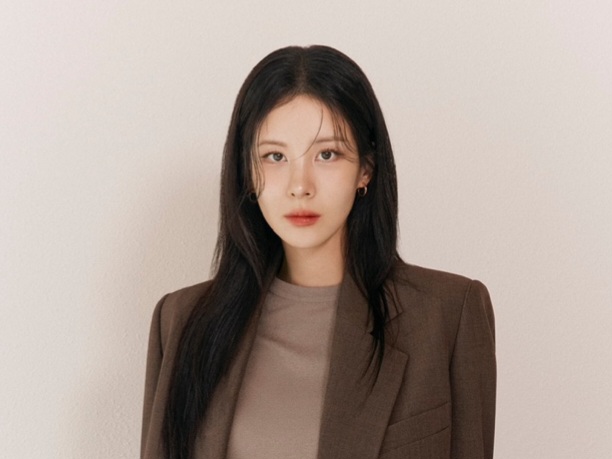 Pakai Tongkat di Acara Penghargaan, Agensi Ungkap Seohyun Sedang Pemulihan Pasca Cedera Saat Syuting