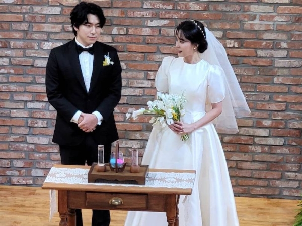 Lee Si Eon Minta Maaf dan Jelaskan Situasi Saat Tamu di Acara Pernikahannya Tak Pakai Masker