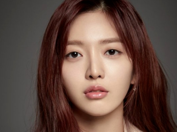 Chanmi AOA Tinggalkan FNC Entertainment Setelah 15 Tahun