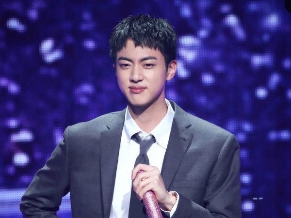 Jin BTS Obati Rindu Penggemar di FESTA 2024