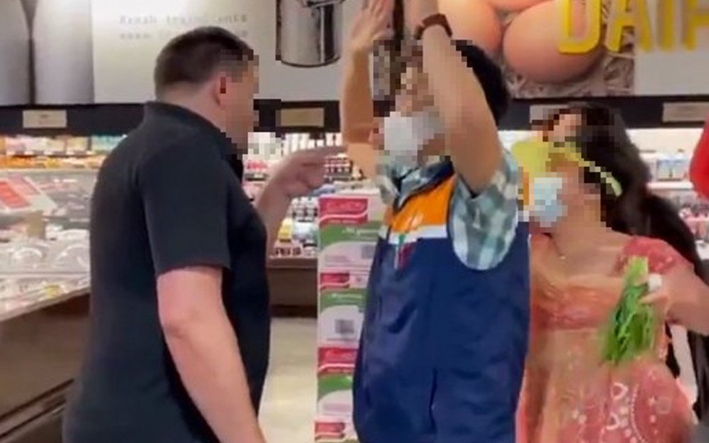 Viral, Video Emak-emak Korea Marahi Pria Tidak Memakai Masker di Supermarket