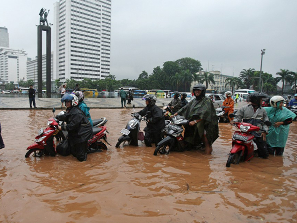 Polda Metro Bolehkan Motor Masuk Jalan Tol Saat Jakarta Banjir