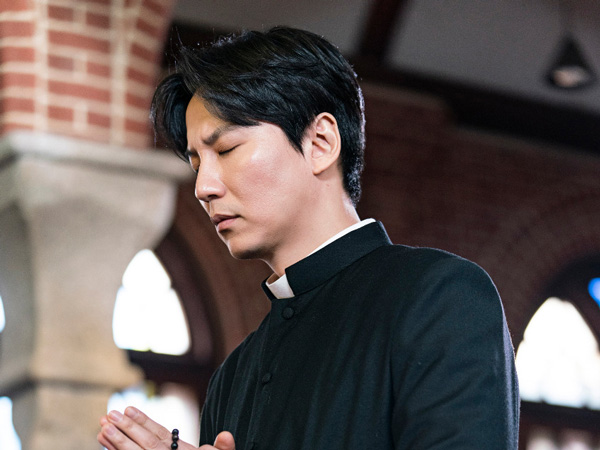 Kim Nam Gil Kemungkinan Akan Perankan Karakter yang Sama di Drama 'The Fiery Priest' Musim 2