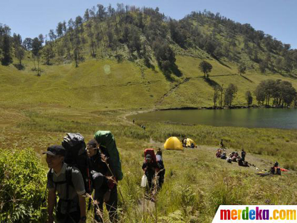 10 Hektare Hutan Gunung Semeru Terbakar, Jalur Pendakian Ditutup