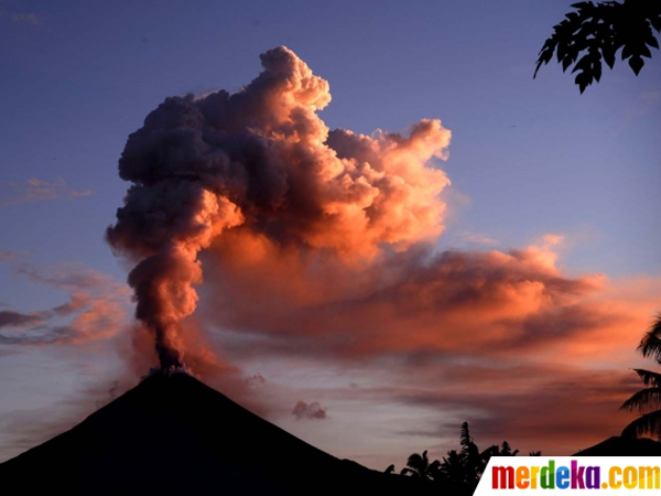 Gunung Soputan Meletus, Keluarkan Abu Vulkanik Setinggi 2 Kilometer