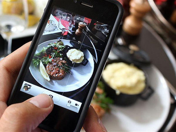 Yuk Simak Tips Mudah Dapatkan Hasil Foto Terbaik di Restoran dengan Menggunakan Handphone