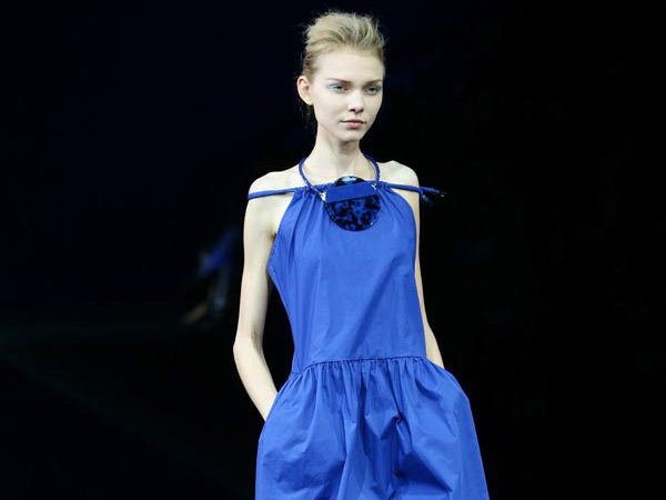 Gunakan Model Super Kurus di Milan Fashion Week, Emporio Armani Dikecam?
