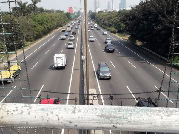 Fakta Kasus Tren Pelemparan Batu di Tol Pesanggrahan yang Pelakunya Bawa Pisau