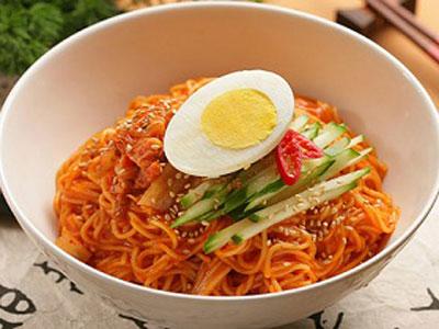 Lezatnya Bibimguksu, Sajian Mie Gandum Pedas Asal Korea