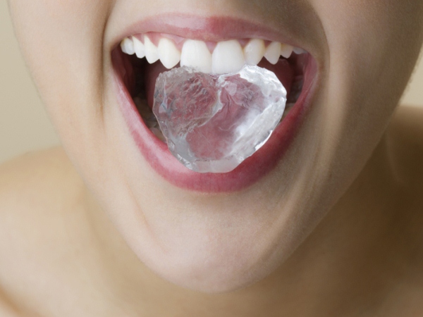 Jaga Kesehatan Gigi dengan Menghindari Kebiasaan Buruk Ini