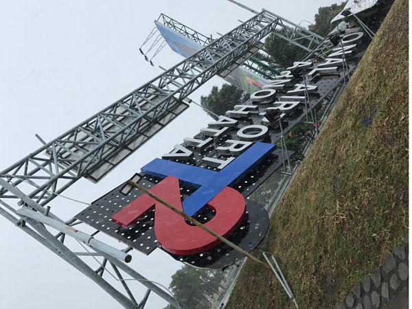 Hujan dan Angin Kencang, Papan Reklame Besar di Bandara Soekarno-Hatta Rubuh