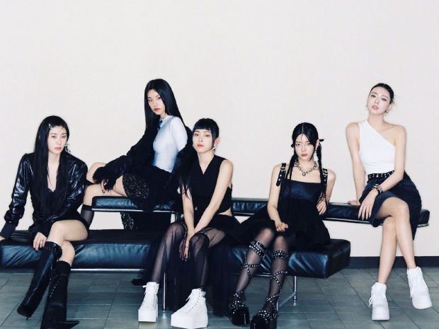 ITZY Unjuk Persahabatan yang Kuat dalam Foto Spesial Album Baru 'GOLD'