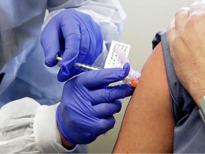 Ikuti 5 Tips Dokter Anti Tumbang Setelah Vaksin COVID-19