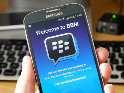 Pengguna Smartphone Pilih BBM dari pada Aplikasi Lain