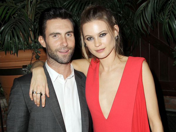 Diberi Hadiah Super Romantis, Behati Prinsloo Sebut Adam Levine Suami Terbaik