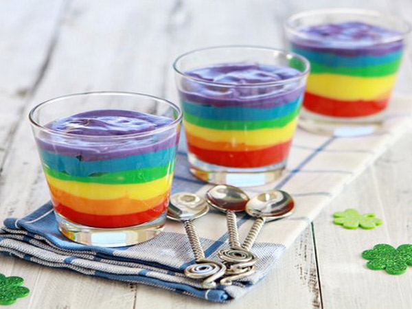 Yuk Buat Rainbow Pudding yang Kini Tengah Populer