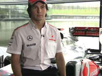 Mobil McLaren Belum Maksimal, Perez Tampil Memukau