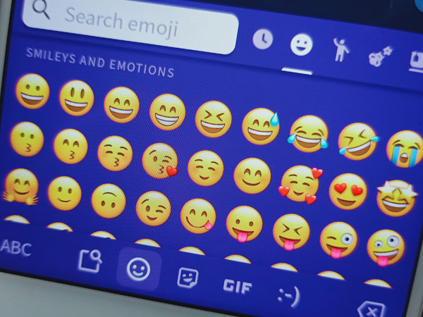 Happy #WorldEmojiDay! Ternyata 11 Emoji Ini Punya Arti Lain di Beberapa Negara