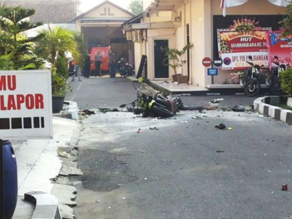 Serangan Bom Bunuh Diri Terjadi di Polresta Solo, Pelaku Diduga Terkait Insiden Bom Thamrin