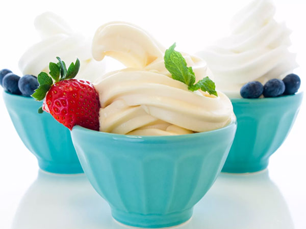 Coba Buat Frozen Yogurt Favorit dengan Pilihan Topping Istimewa Yuk