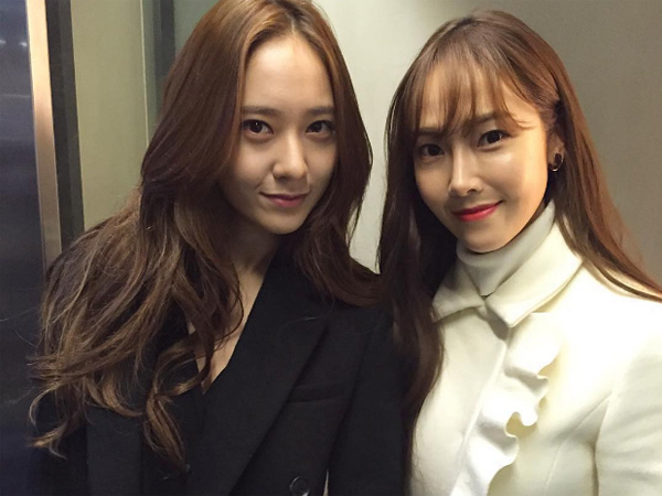 Sama-sama Modis, Yuk Tengok Perbedaan Gaya Fashion Jessica Jung dan Krystal f(x)