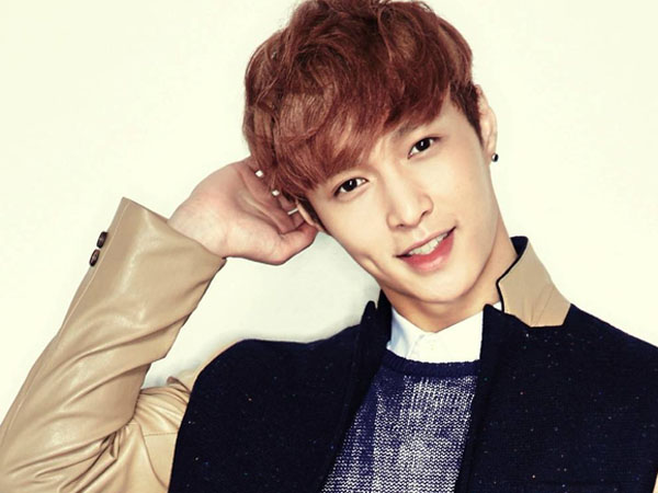 Balik Ke Korea, Begini Penampakan Lay EXO yang Cedera Saat Syuting Drama di Tiongkok