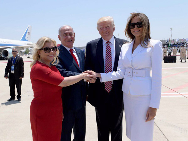 Momen Viral Melania Tepis Frontal Tangan Donald Trump di Israel