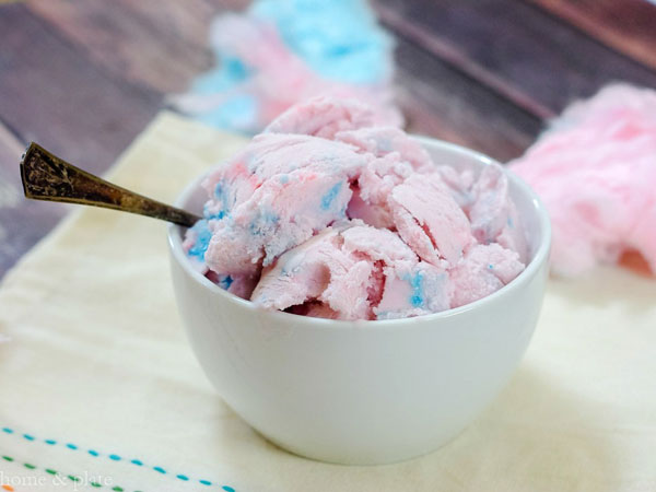 Nikmati Keseruan Makan Es Krim dalam Permen Kapas, Cotton Candy Burrito