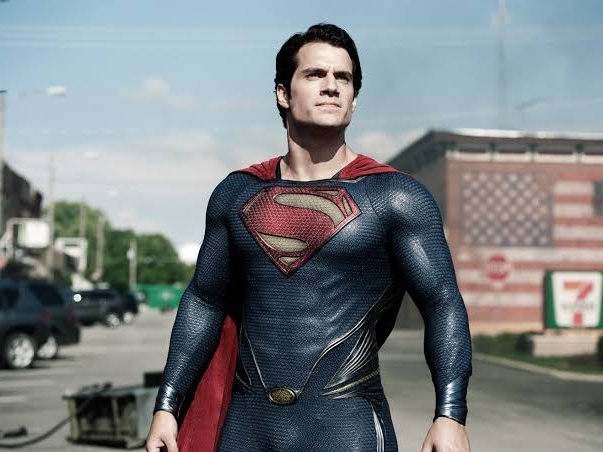 Henry Cavill Buka Suara atas Kembalinya sebagai Superman