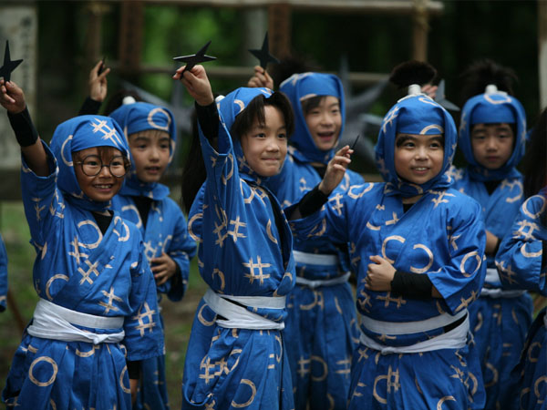 Wah, Penduduk Jepang Sambut Hari Ninja Nasional dengan Kostum Unik