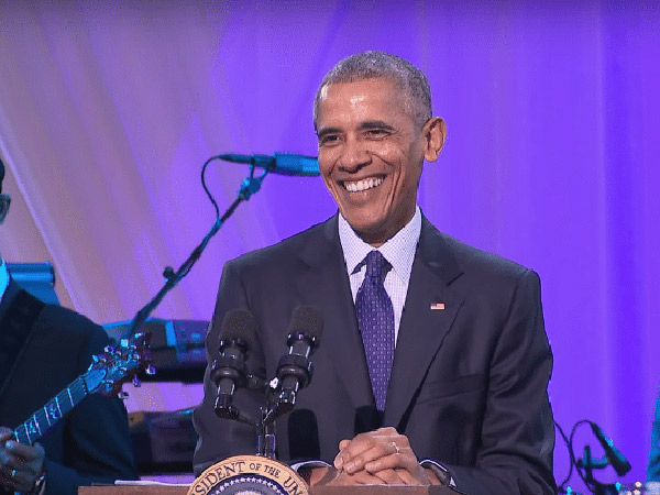 Tak Tahan, Obama Ikut Goyang Saat Dengar Lagu Drake di Acara Musik 'White House'