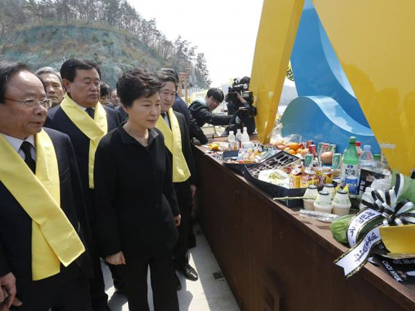Hadiri Peringatan Tragedi Feri Sewol, Ini Janji Presiden Park Geun Hye untuk Keluarga Korban