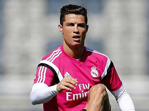 Ronaldo Sumbang Rp. 100 Miliar Korban Gempa Nepal