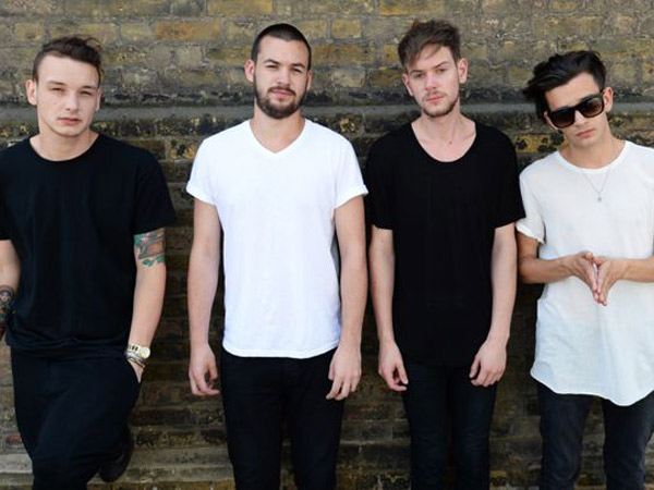 Tampil Unik, The 1975 Cover Lagu One Direction dengan Orkestra